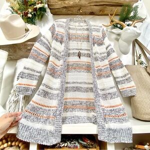 Beautiful knit boho sweater w shabby chic prairie cabin cottage vibe